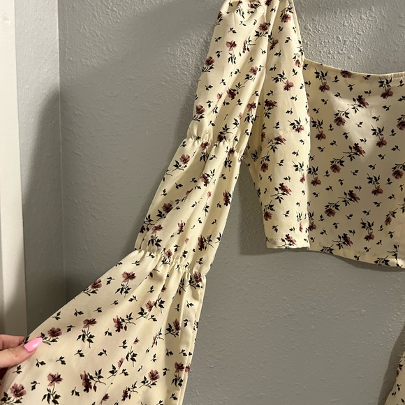 Off the Shoulder Floral Long Sleeve - Picture 2 of 5